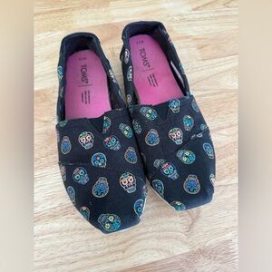 TOMS Dia De Los Muertos Sugar Skull Black Flat Shoes - Women’s Size 7.5